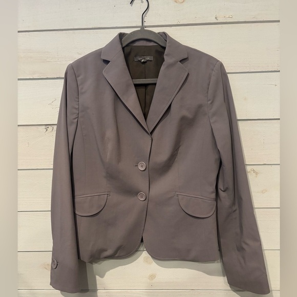 Ann Taylor Gray Blazer with Notched Lapels and Fitted Silhouette - Picture 1 of 8